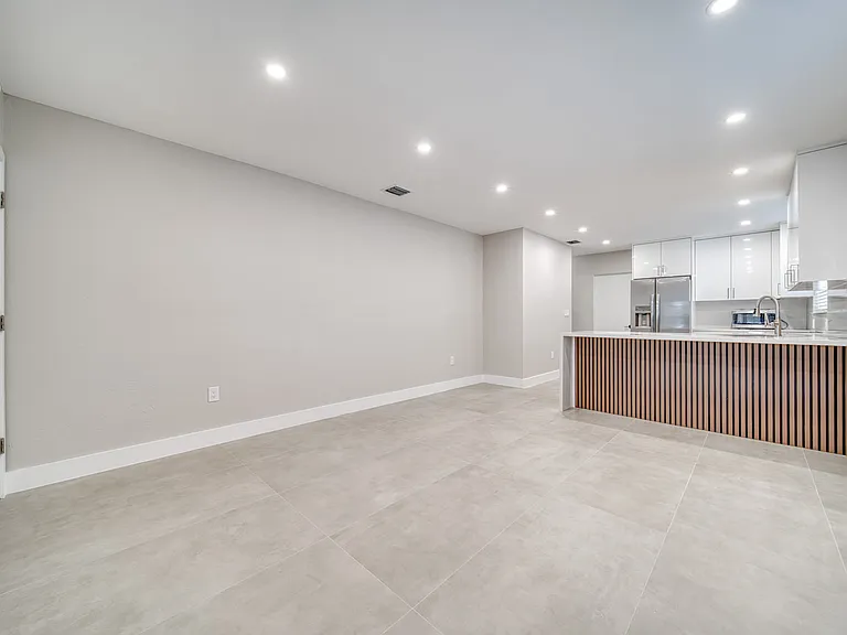 6766 SW 13th Ter — Photo 3