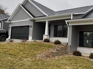 4035 Meadowlark Ct, Bettendorf, IA 52722