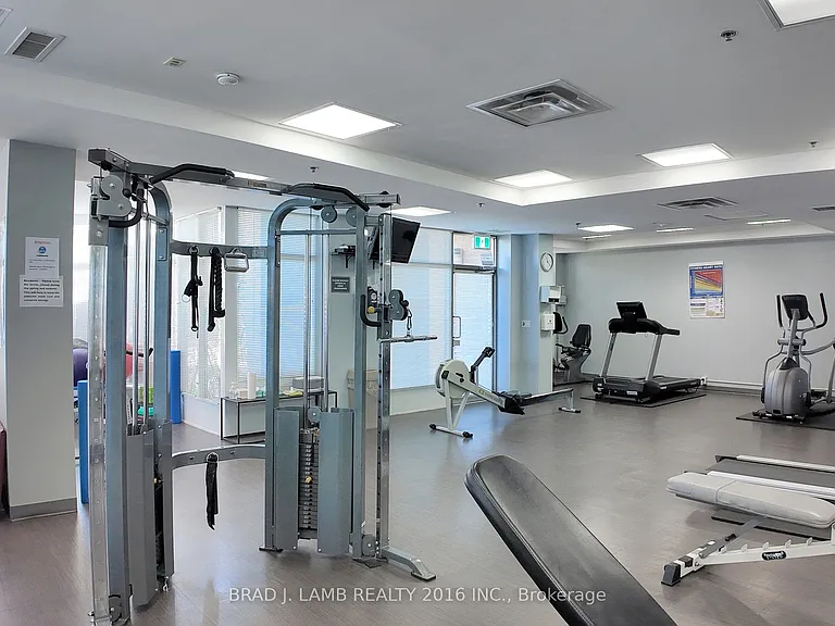 245 Davisville Ave #302 — Photo 16