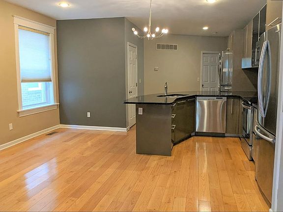 2nd image of 4164 W Pine Blvd APT 1W