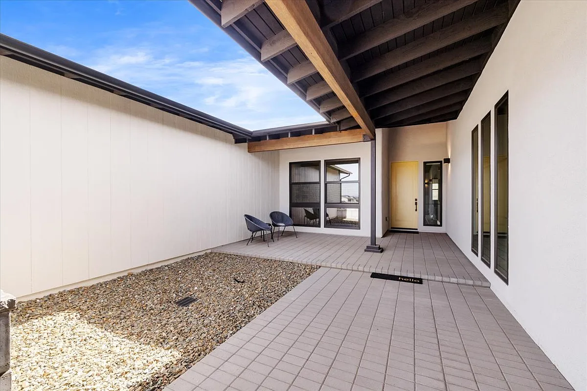 Building Photo - 5433 E Edgar Way