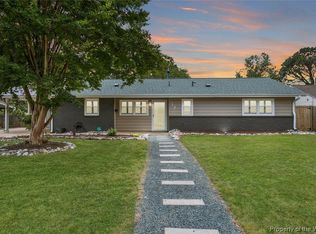 17 Raymond Dr, Hampton, VA 23666