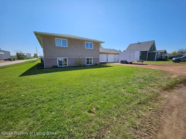 207 S Main St, Richardton, ND 58652