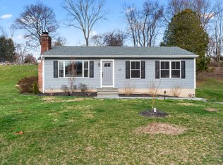 15 Baldwin Rd, Newtown, CT 06470