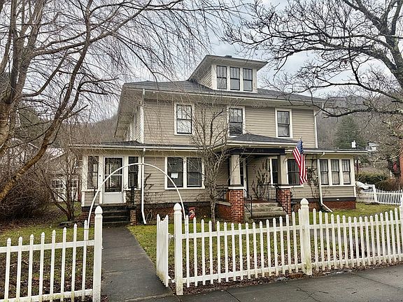 3rd image of 208 Main St