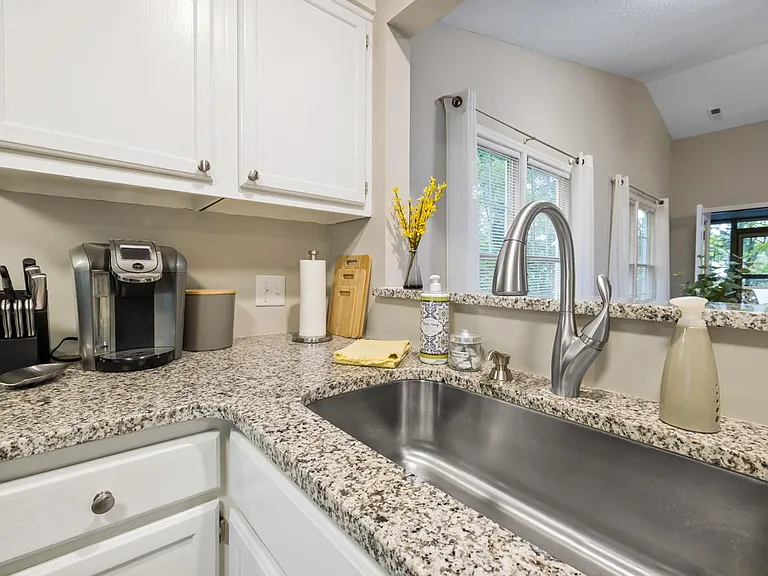 144 Lake Hollow Cir — Photo 6