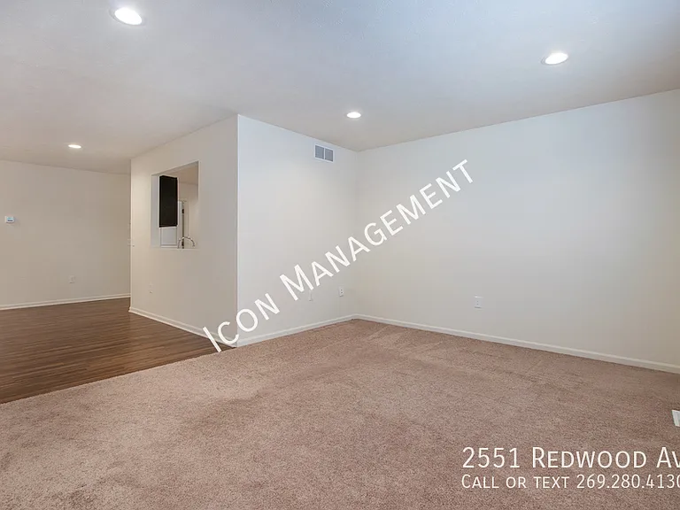 2551 Redwood Ave — Photo 11