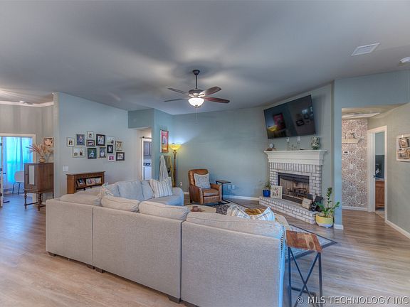 5th image of 4502 S Holly Ave