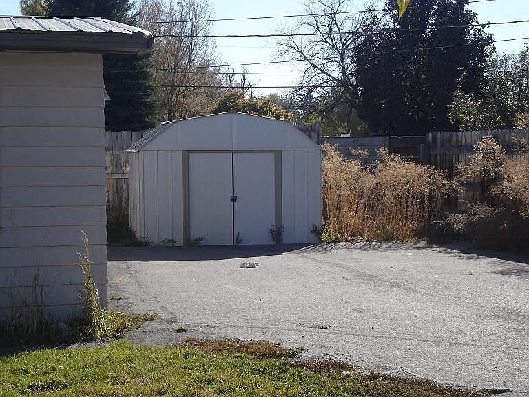 2nd image of 446 Elaine St