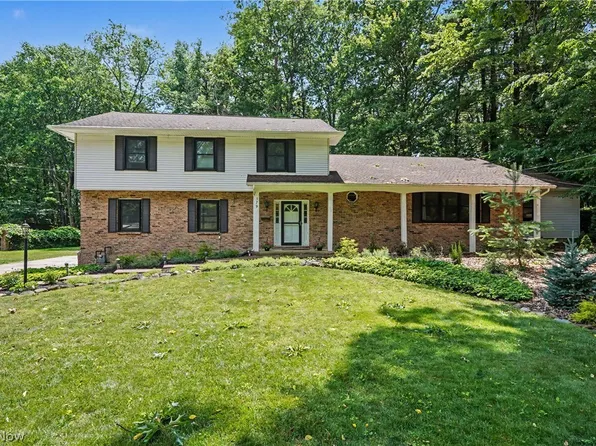 379 Nob Hill Dr, Akron, OH 44303