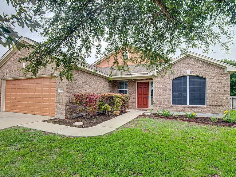 7705 Pebble Creek Dr — Photo 1
