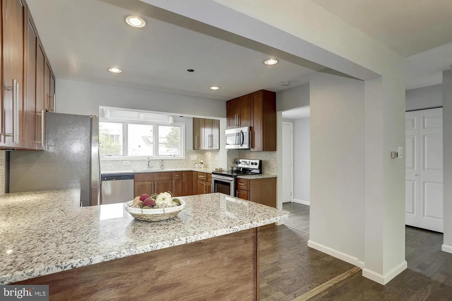 3 bed, 1900 sqft, $3,000 — Photo 1