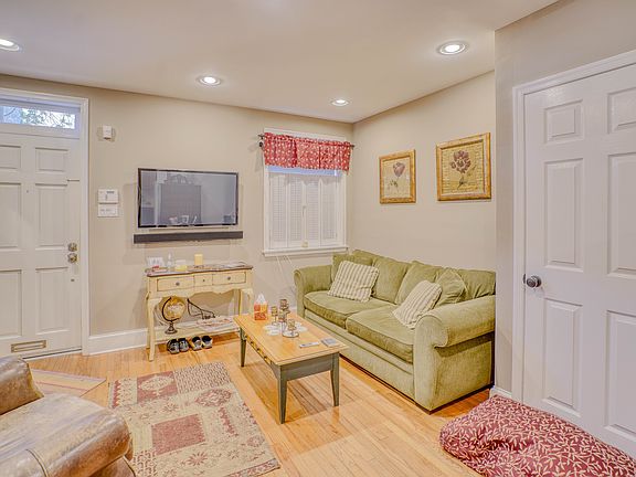 5th image of 1037 N Orianna St