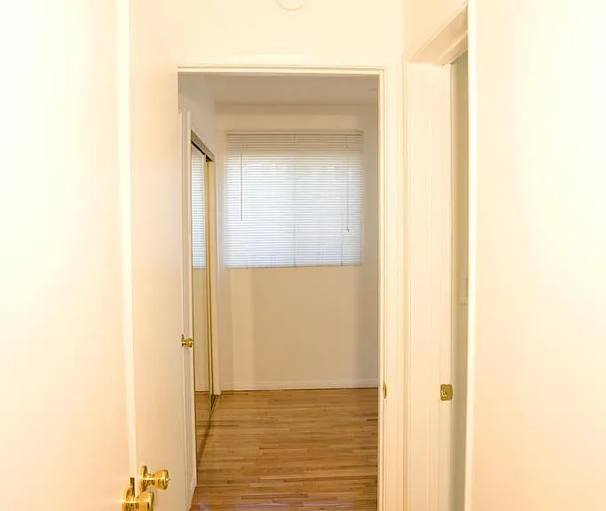 2364 Walgrove Ave #5 — Photo 8