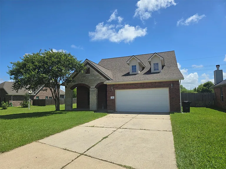 215 Danna St — Photo 2