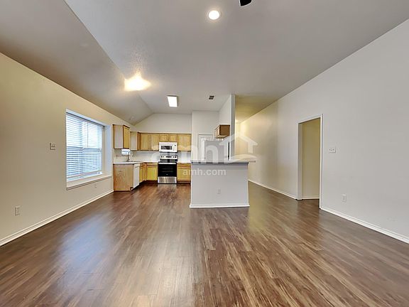 4th image of 816 Lombardy Ct
