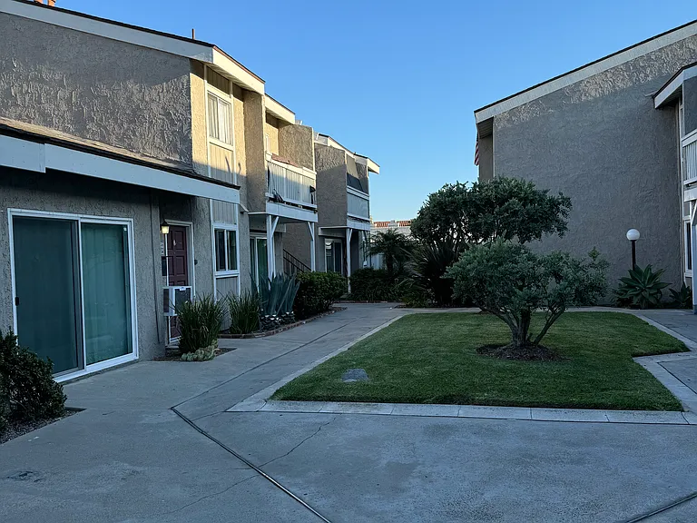 Briar Court — Photo 3