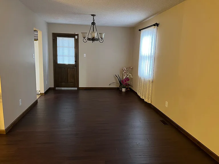 5921 SW 28th Ter — Photo 8