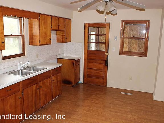 5th image of 1021 W 8th St