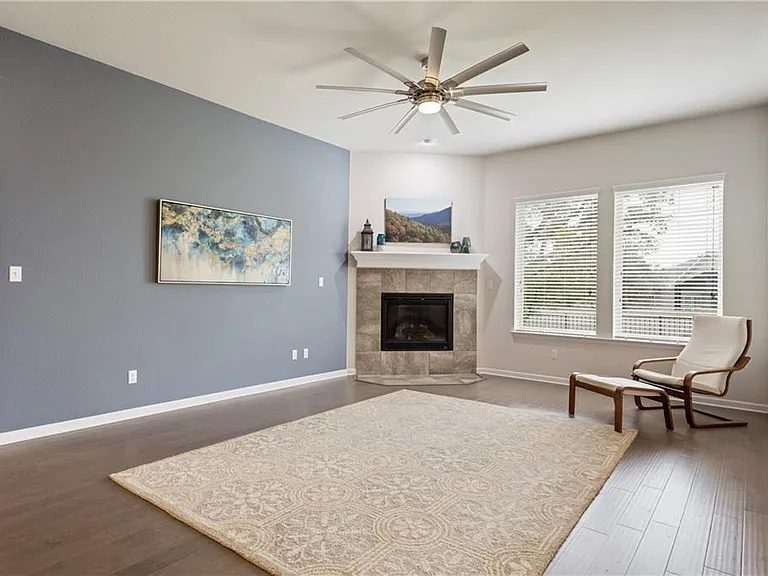 242 Krupp Ave — Photo 21
