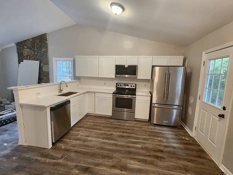 403 Stanton Dr — Photo 8