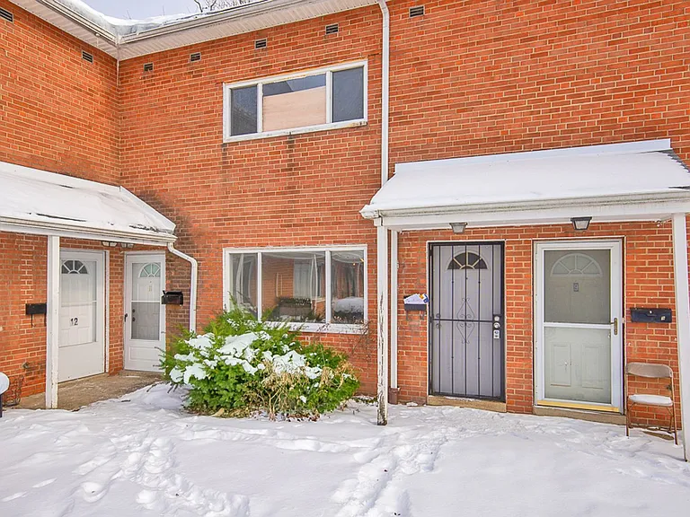 23755 Banbury Cir #10 — Photo 23