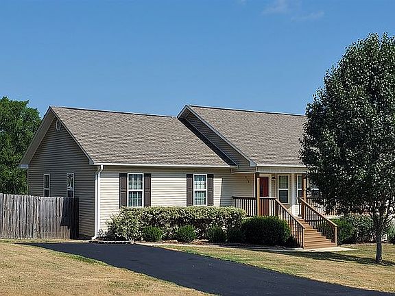 3rd image of 516 Westpine Dr