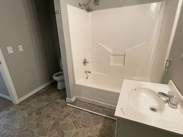 703 Goingsnake St — Photo 9