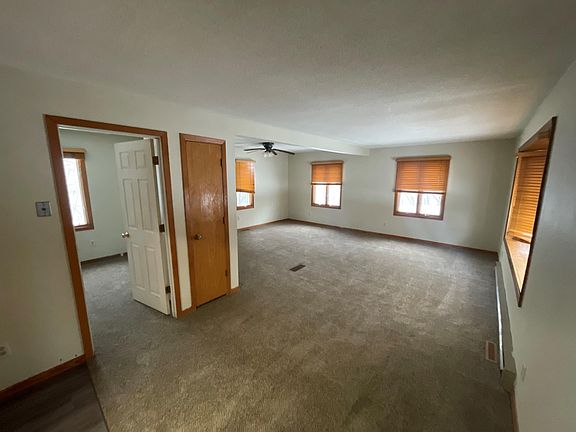 4th image of 517 1st Ave NE