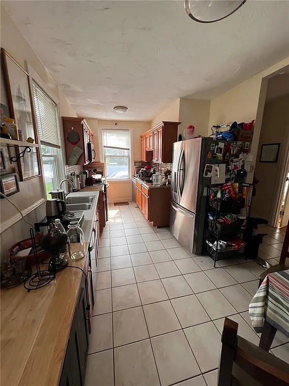 121 Camp St — Photo 3