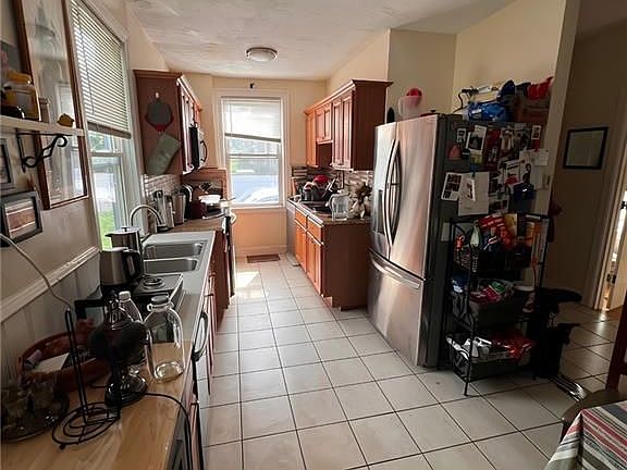 3rd image of 121 Camp St Floor 1