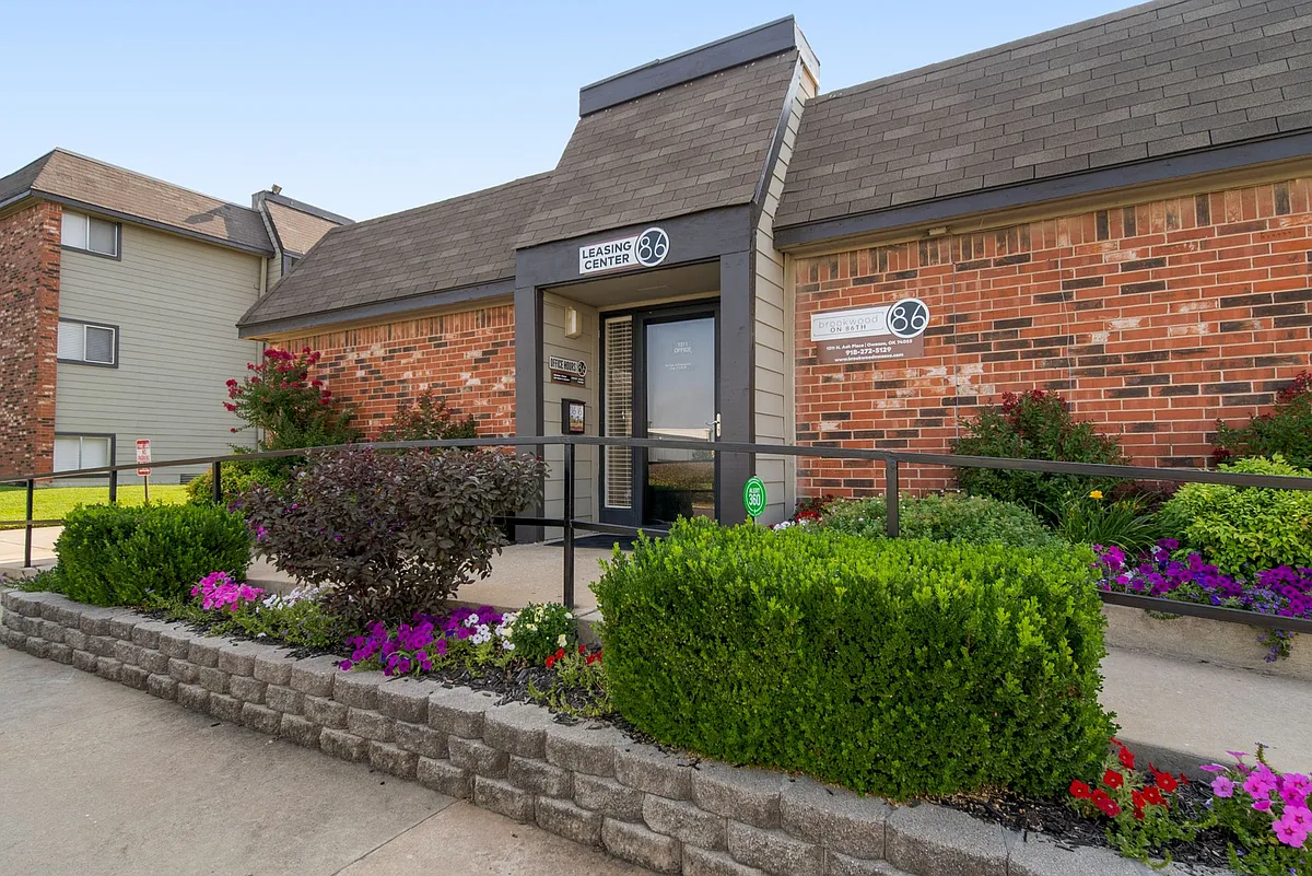 Building Photo - Brookwood on 86th