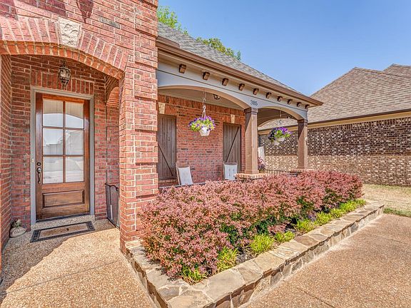 4th image of 385 Whispering Creek Dr