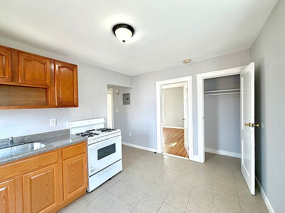 4th image of 329 Beach 29th St #2R