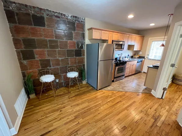 The Kimberly, 102-108 N 34th St #1, Omaha, NE 68131