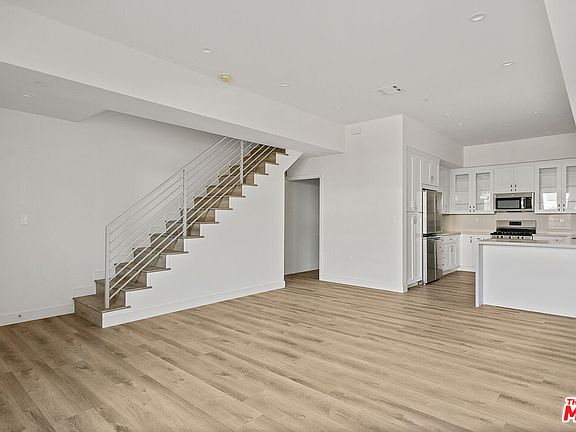 2nd image of 3523 Cahuenga Blvd W