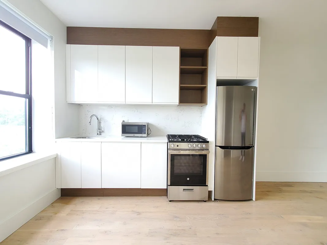 32 Magnolia Avenue 201