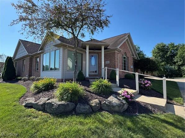 1204 Saint Abigail St SW, Hartville, OH 44632