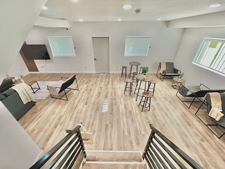 1587 West 35th Street — Photo 10