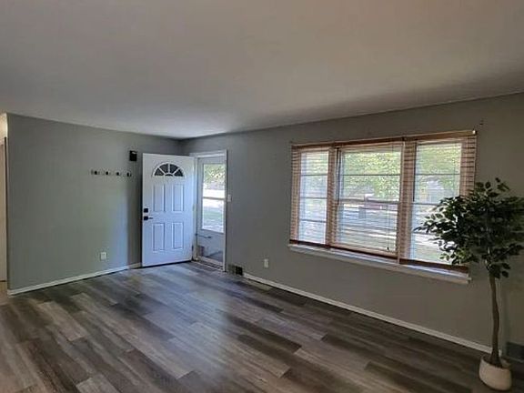 2nd image of 2509 Tremont St