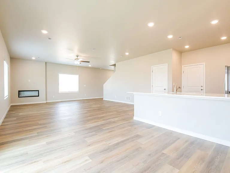 7325 Crystal Ave — Photo 8