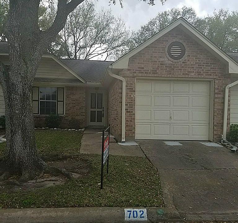 1st image of 702 W Country Grove Cir