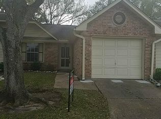702 W Country Grove Cir, Pearland, TX 77584