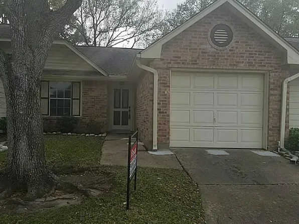 702 W Country Grove Cir, Pearland, TX 77584