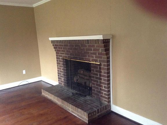 2nd image of 415 Hawley Ave