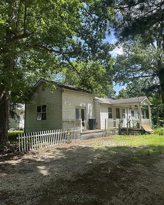 1st image of 624 Dearborn Dr
