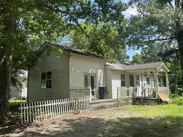 624 Dearborn Dr, Bismarck, MO 63624