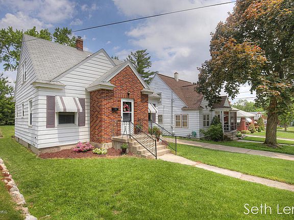 3rd image of 1131 Arianna St NW