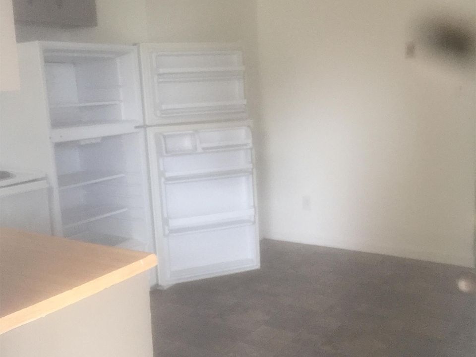 1st image of 628 N Woodland Dr APT 1