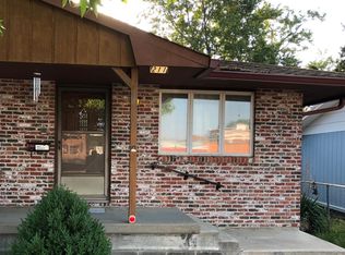211 S Sycamore St, Iola, KS 66749
